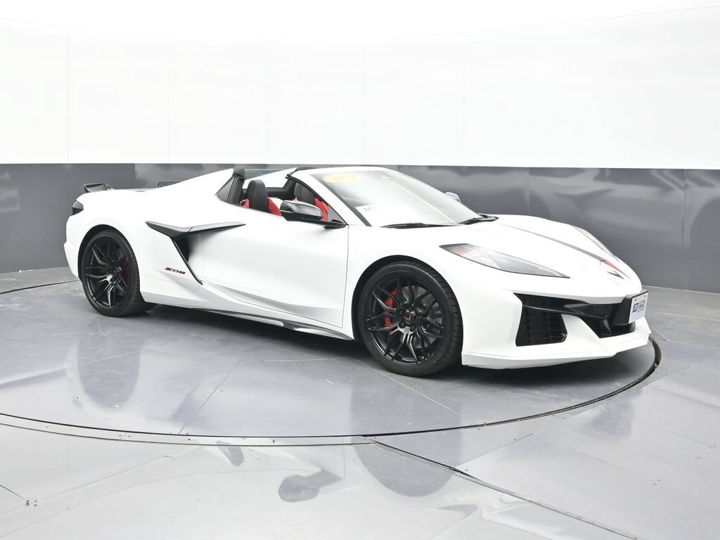 Used 2024 Chevrolet Corvette Z06 RWD image 11