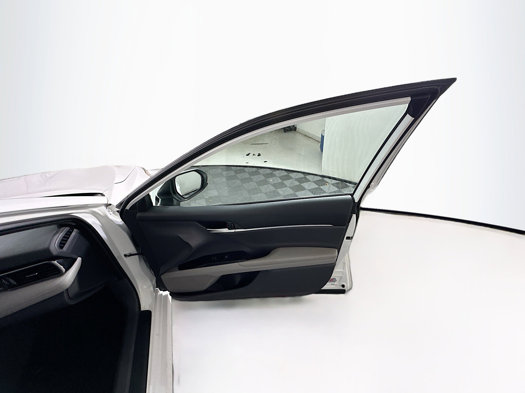 Used 2020 Toyota Camry LE image 31