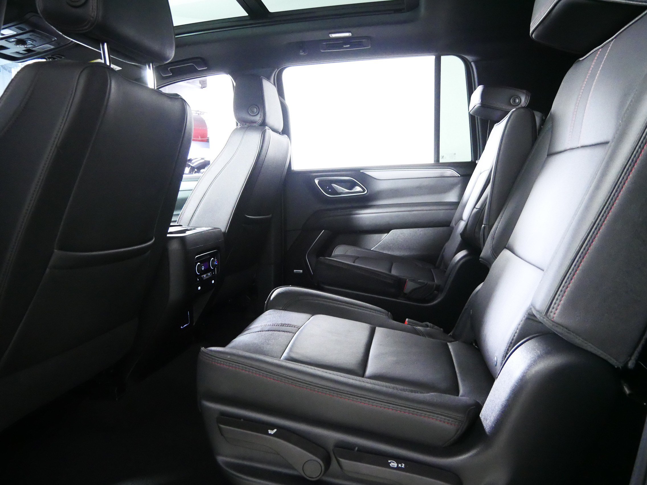 Used 2024 Chevrolet Suburban RST w/ Luxury Package AWD/4WD image 32