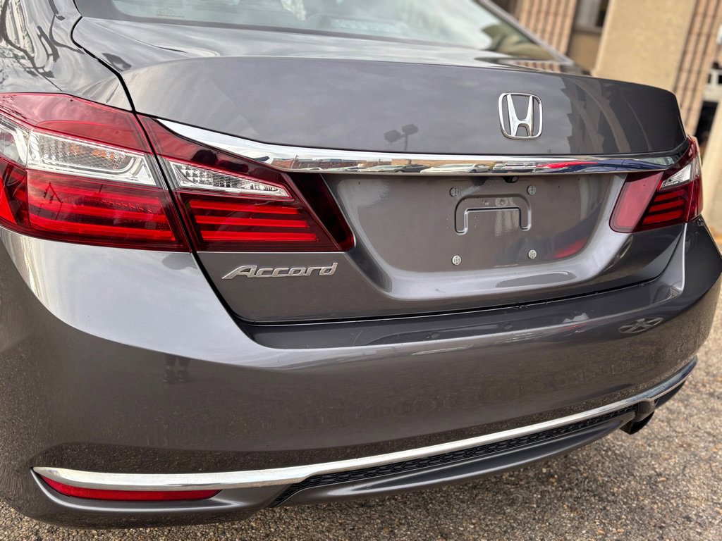 Used 2011 Subaru Outback 2.5i Limited image 42