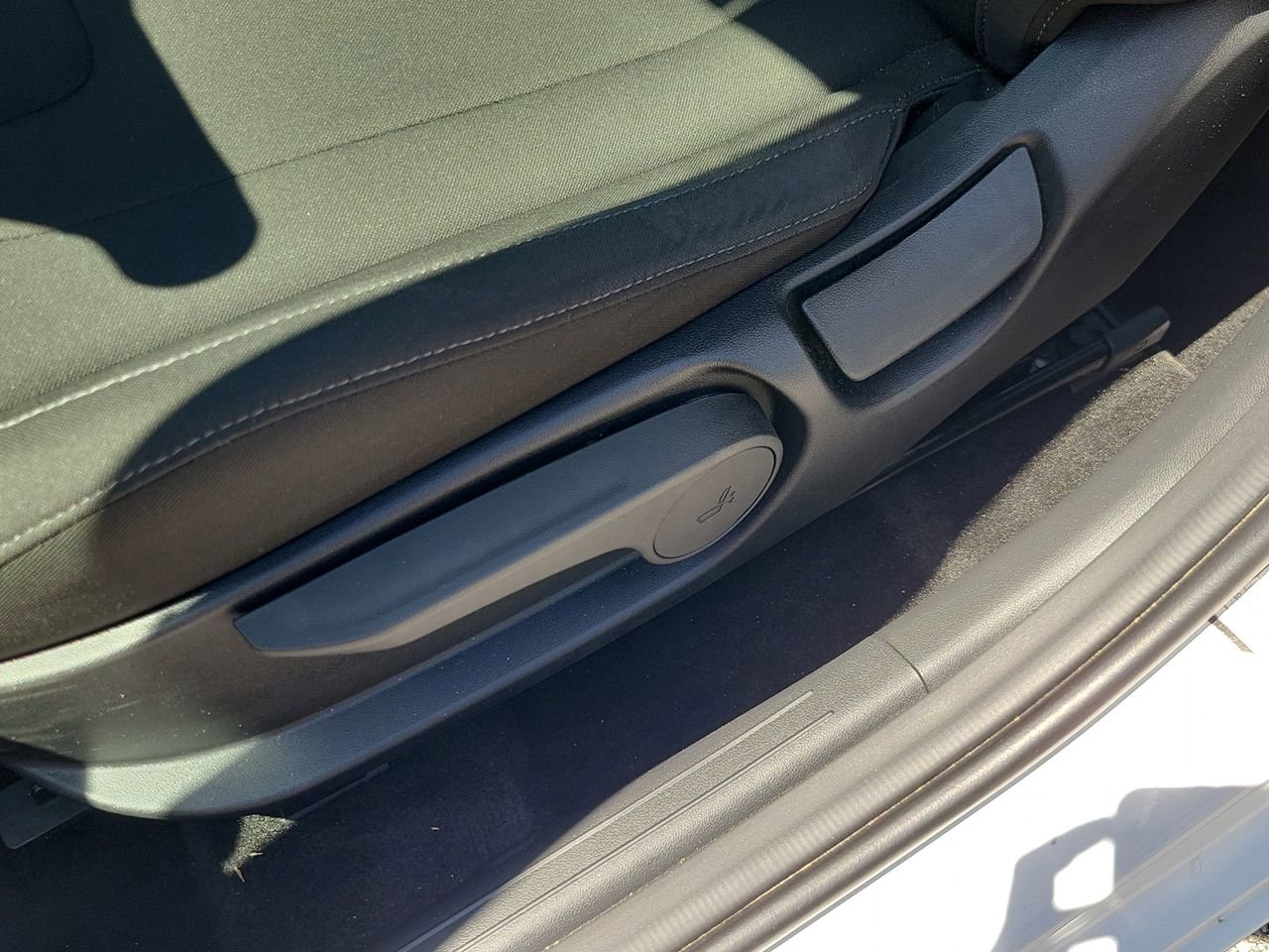 Used 2025 Hyundai Elantra SEL FWD image 16