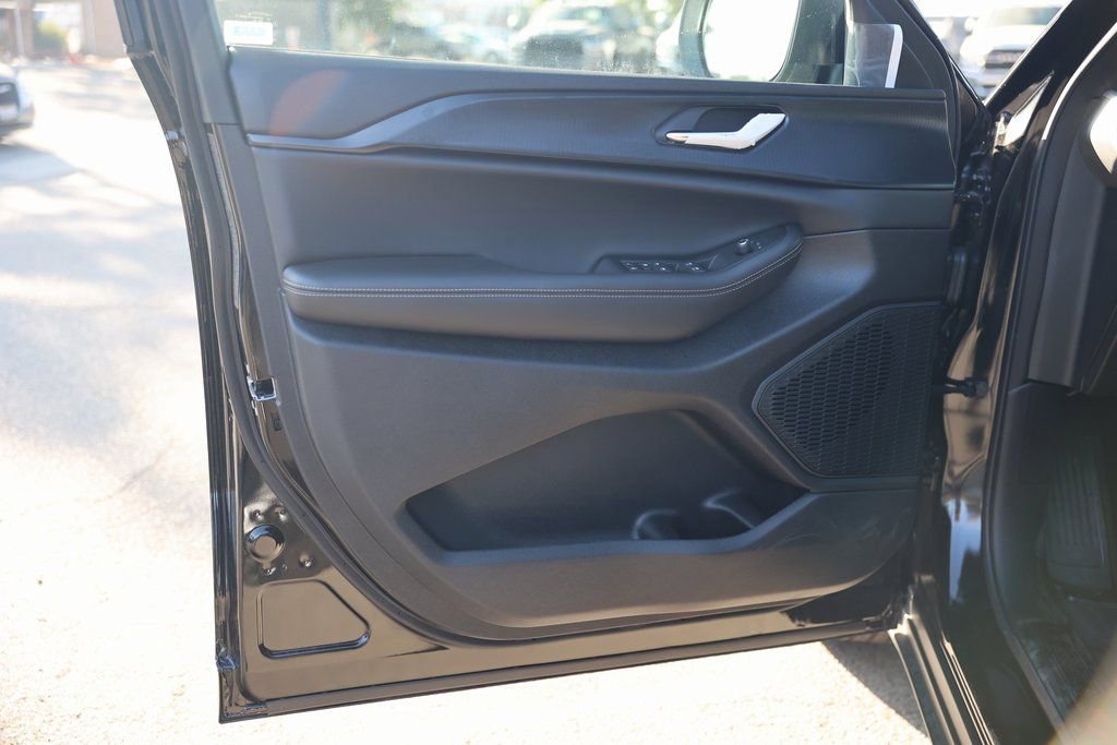 New 2025 Jeep Grand Cherokee Laredo X w/ Trailer Tow Package image 14