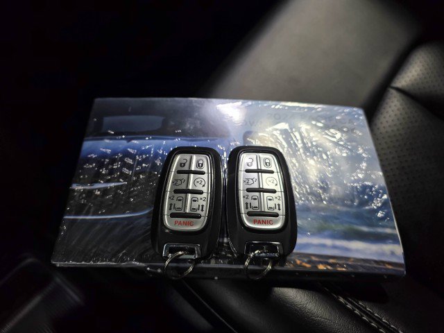 Used 2024 Chrysler Pacifica Limited image 43