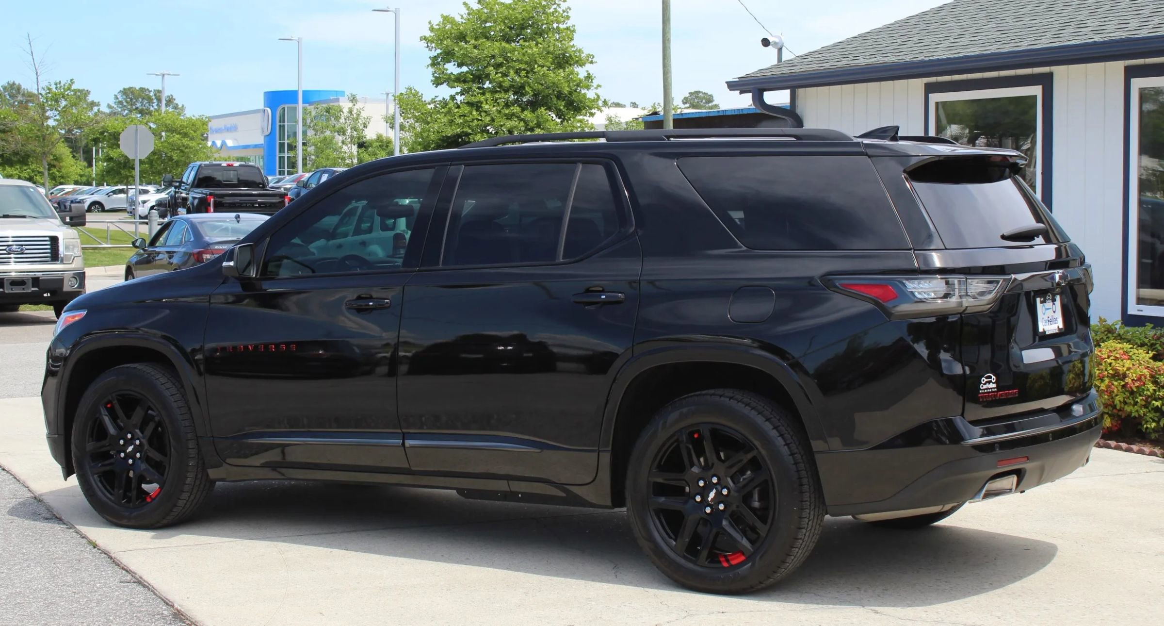 Used 2021 Chevrolet Traverse Premier w/ Redline Edition FWD image 3