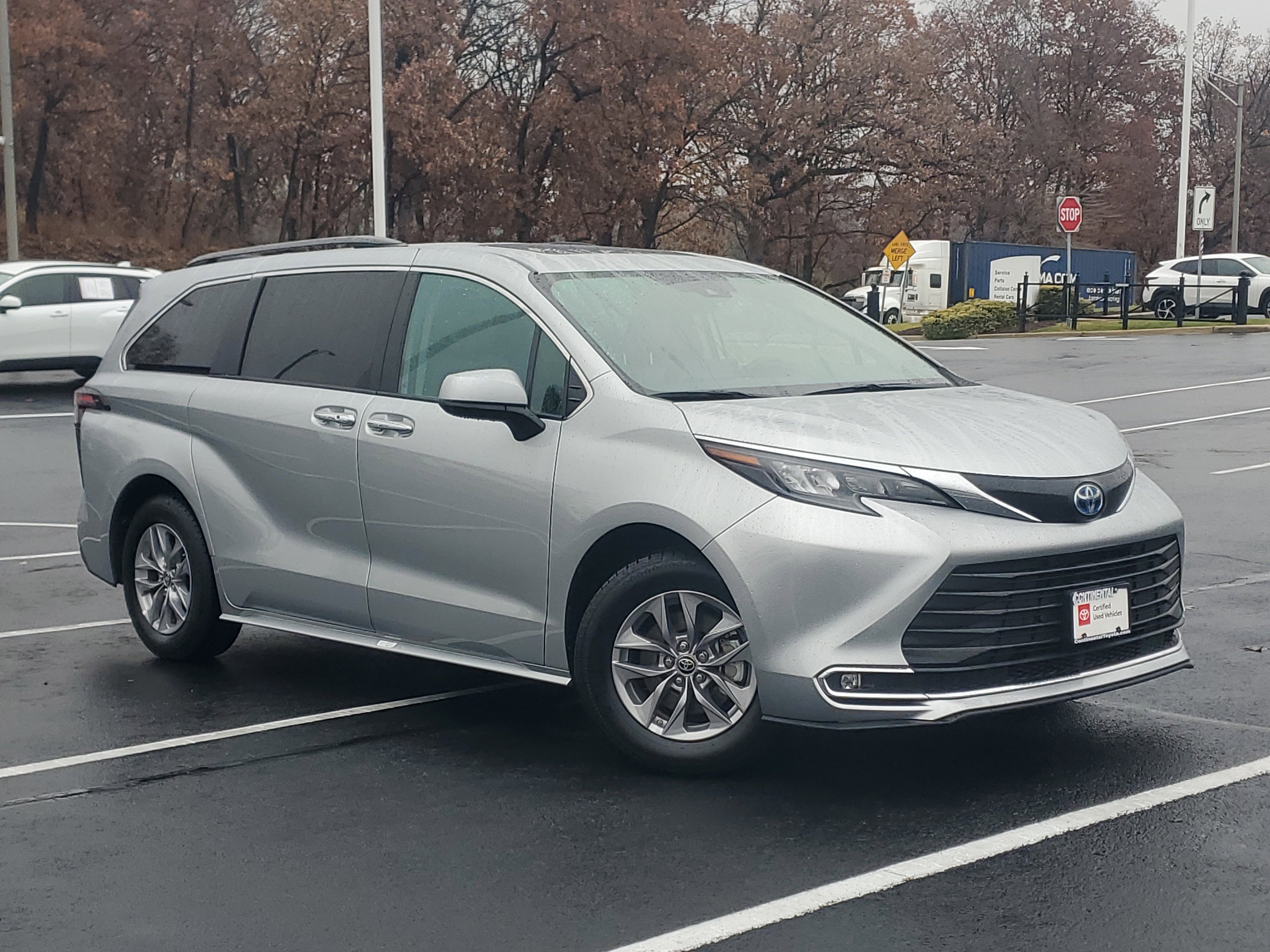 Certified 2024 Toyota Sienna XLE image 2