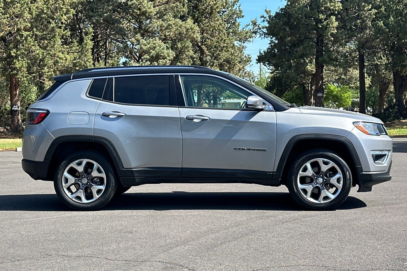 Used 2021 Jeep Compass Limited AWD/4WD image 3