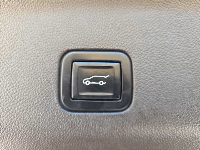 Used 2023 GMC Yukon XL SLT image 6