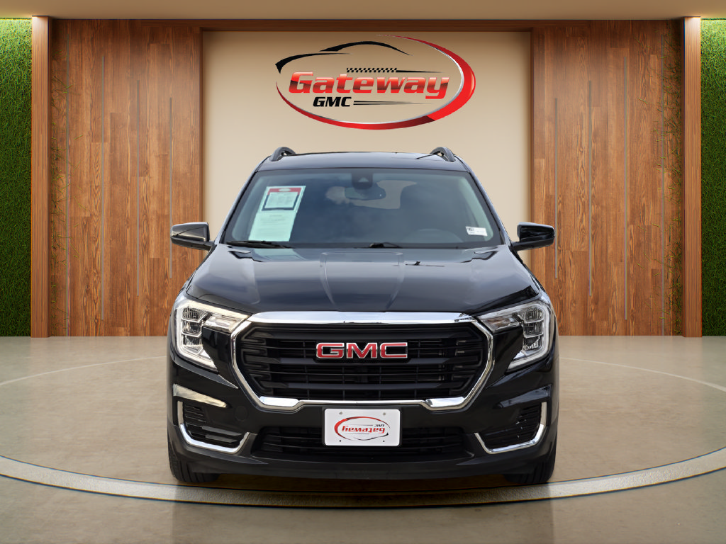 Used 2024 GMC Terrain SLE w/ Driver Convenience Package FWD image 2