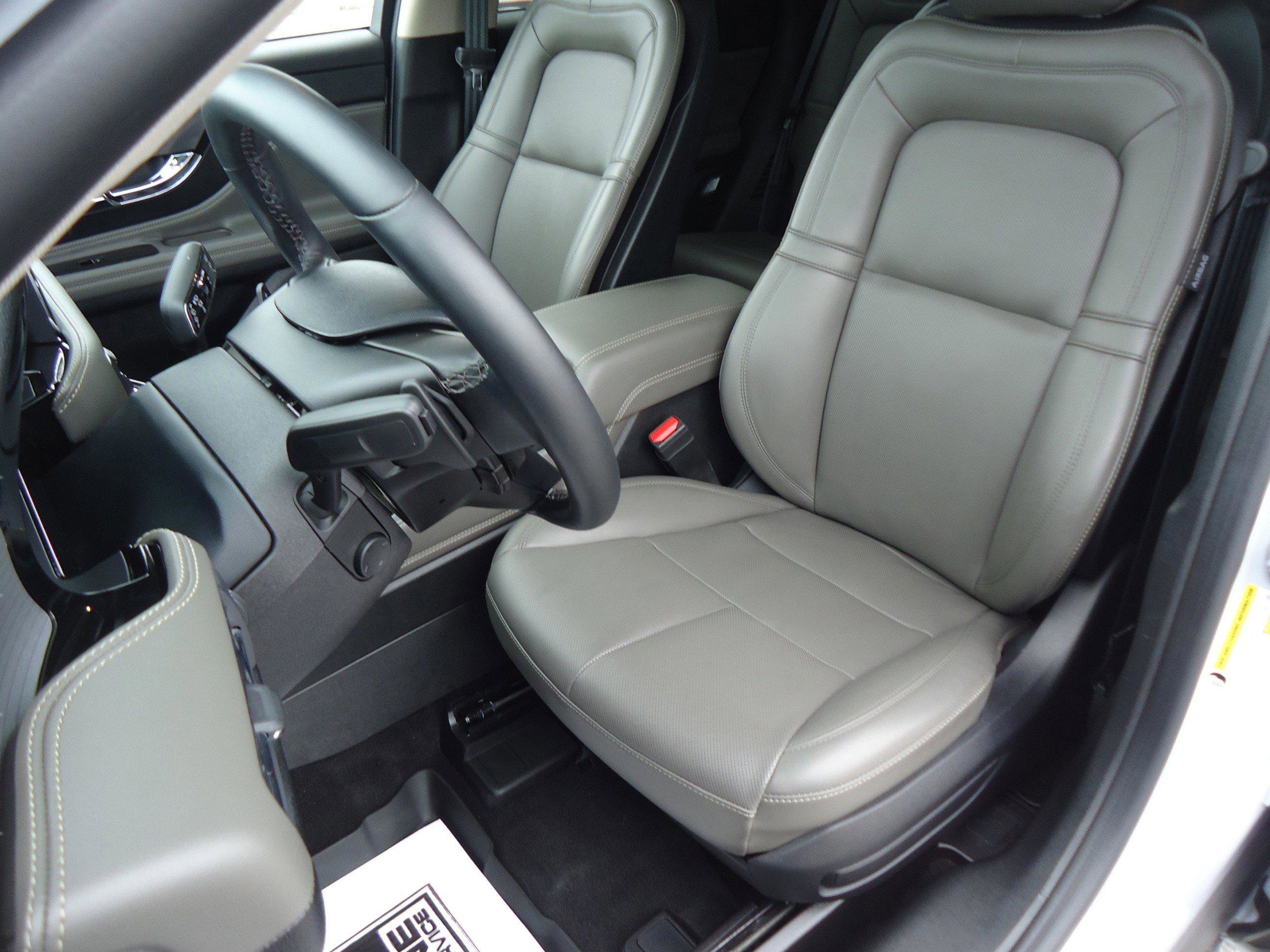 Used 2025 Lincoln Corsair AWD w/ Equipment Group 101A image 24