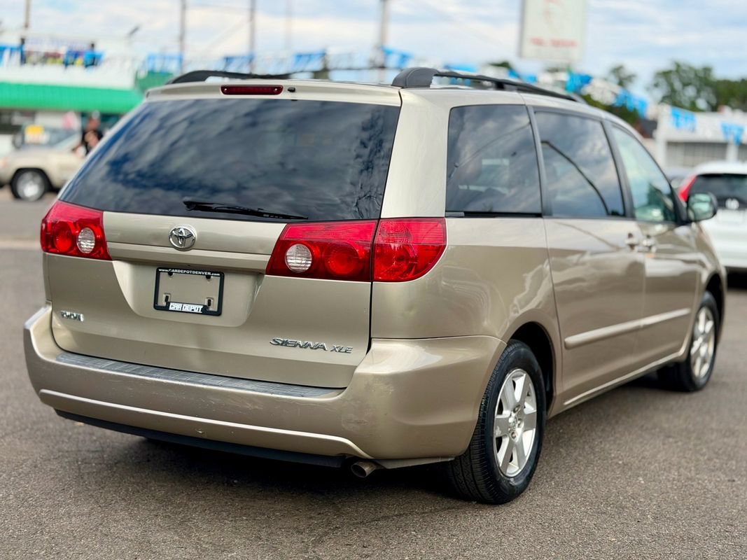 Used 2007 Toyota Sienna XLE Limited FWD image 2