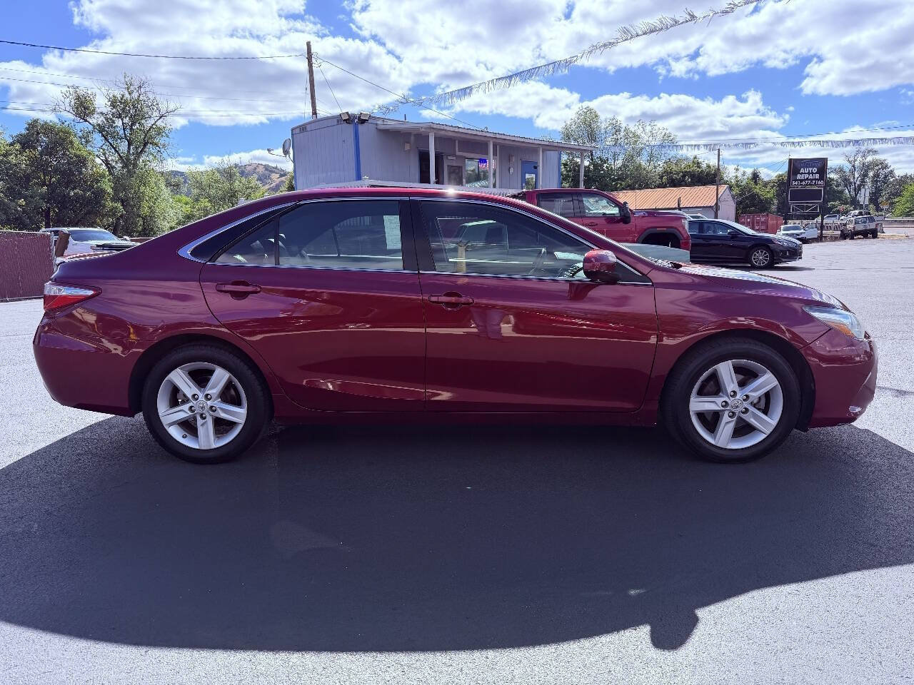 Used 2016 Toyota Camry SE FWD image 23