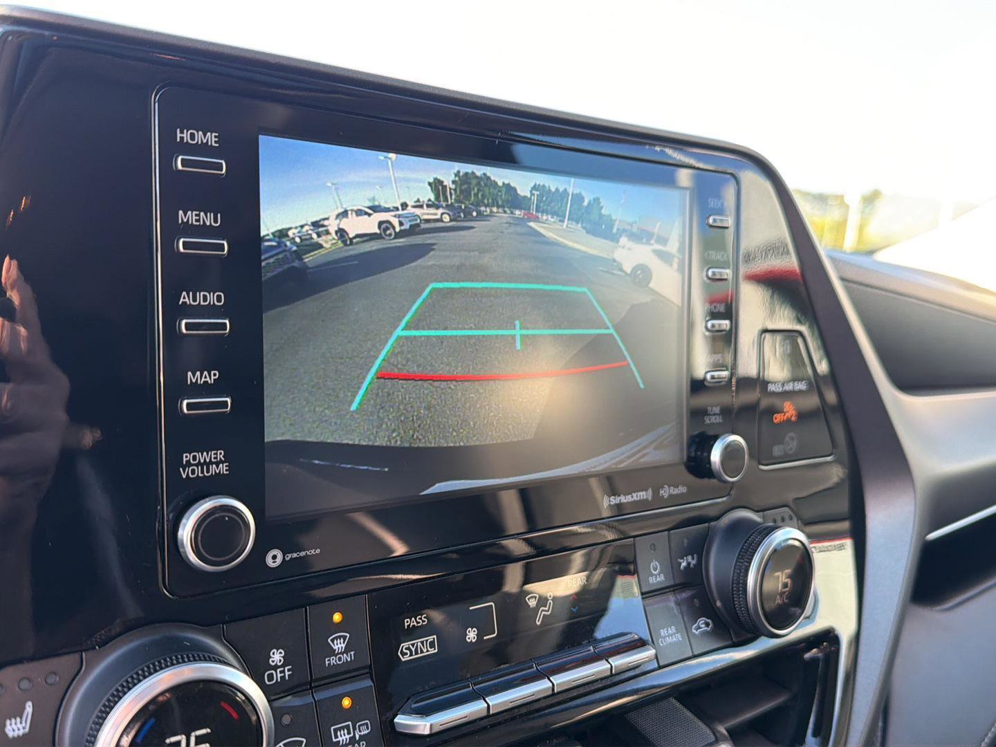 Used 2022 Toyota Highlander XLE FWD image 25