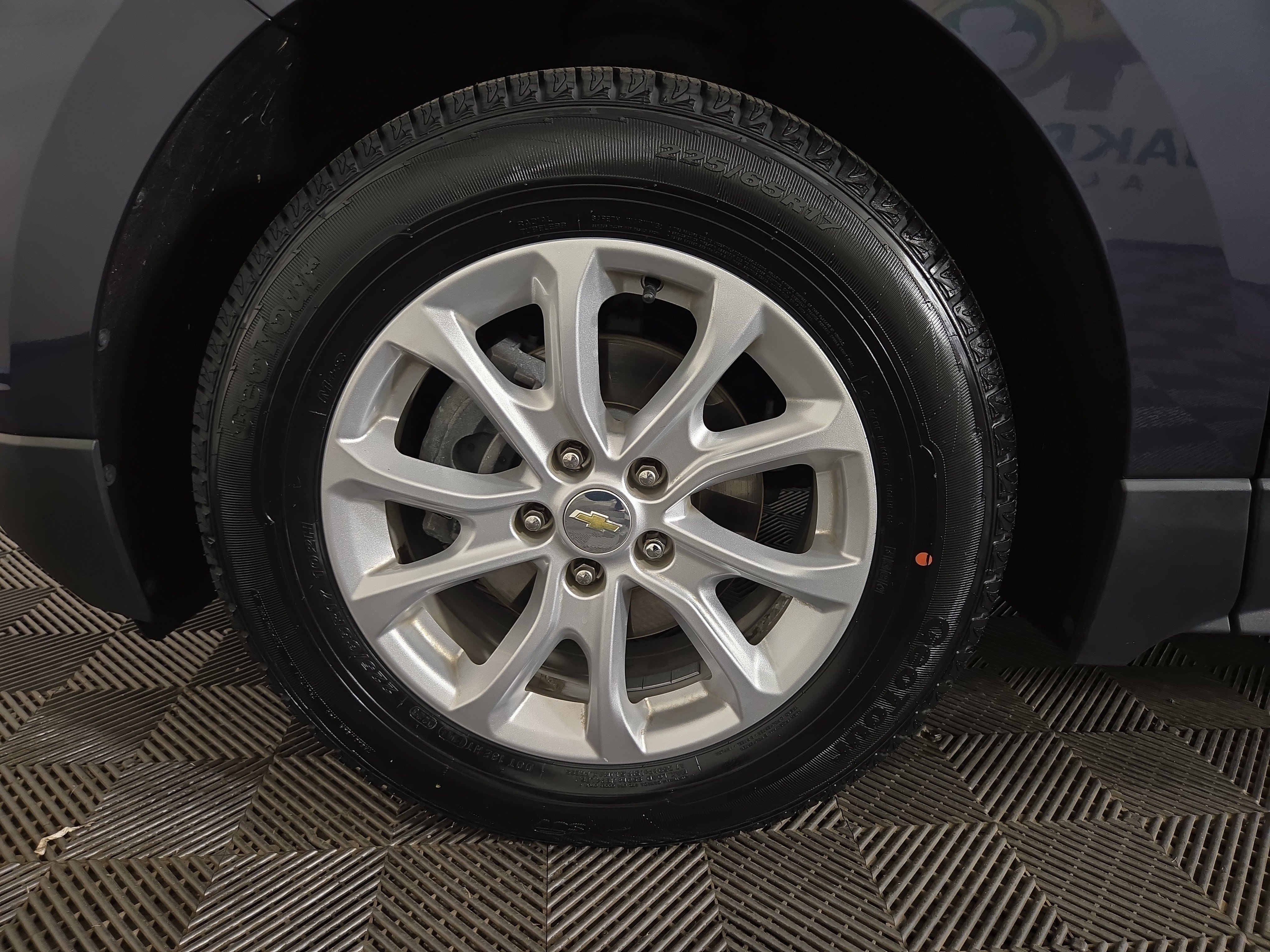 Used 2019 Chevrolet Equinox LS FWD image 32