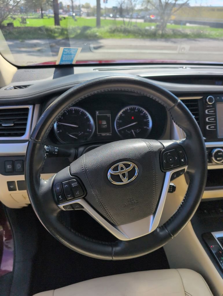 Used 2018 Toyota Highlander XLE AWD/4WD image 52