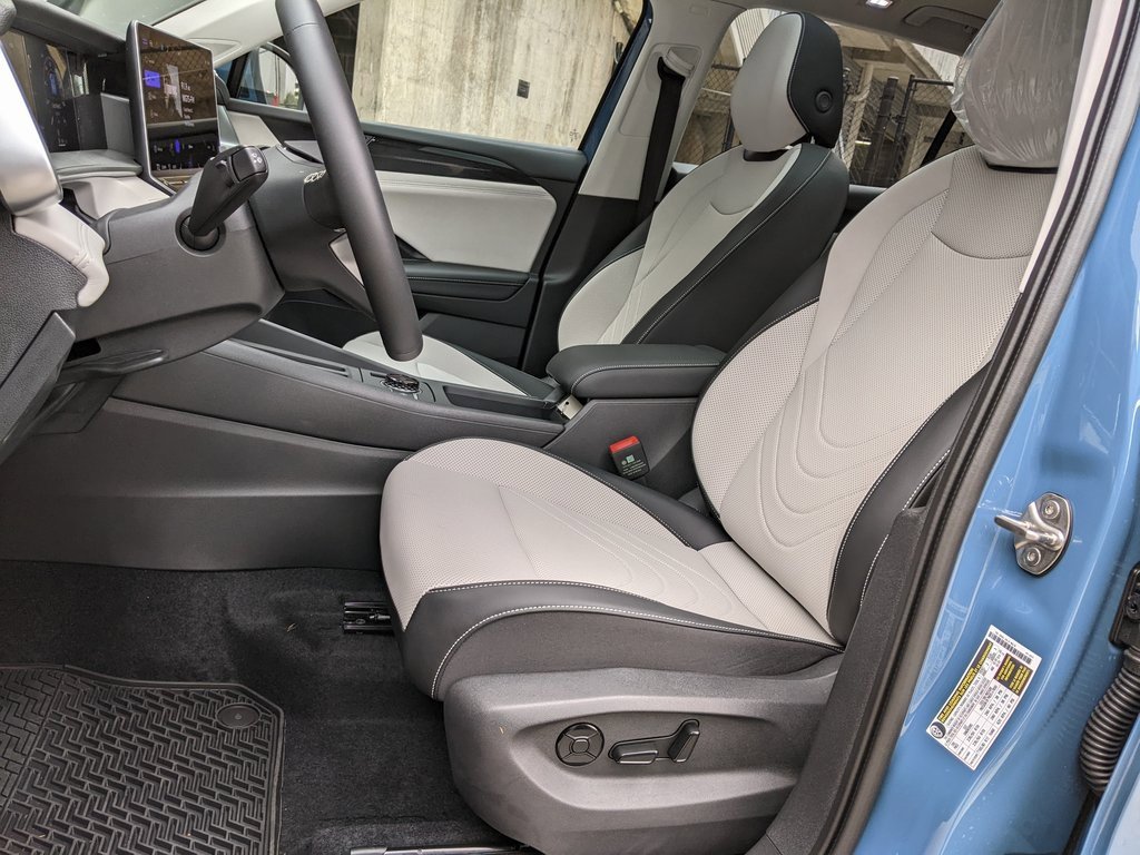 New 2025 Volkswagen Tiguan SE image 11