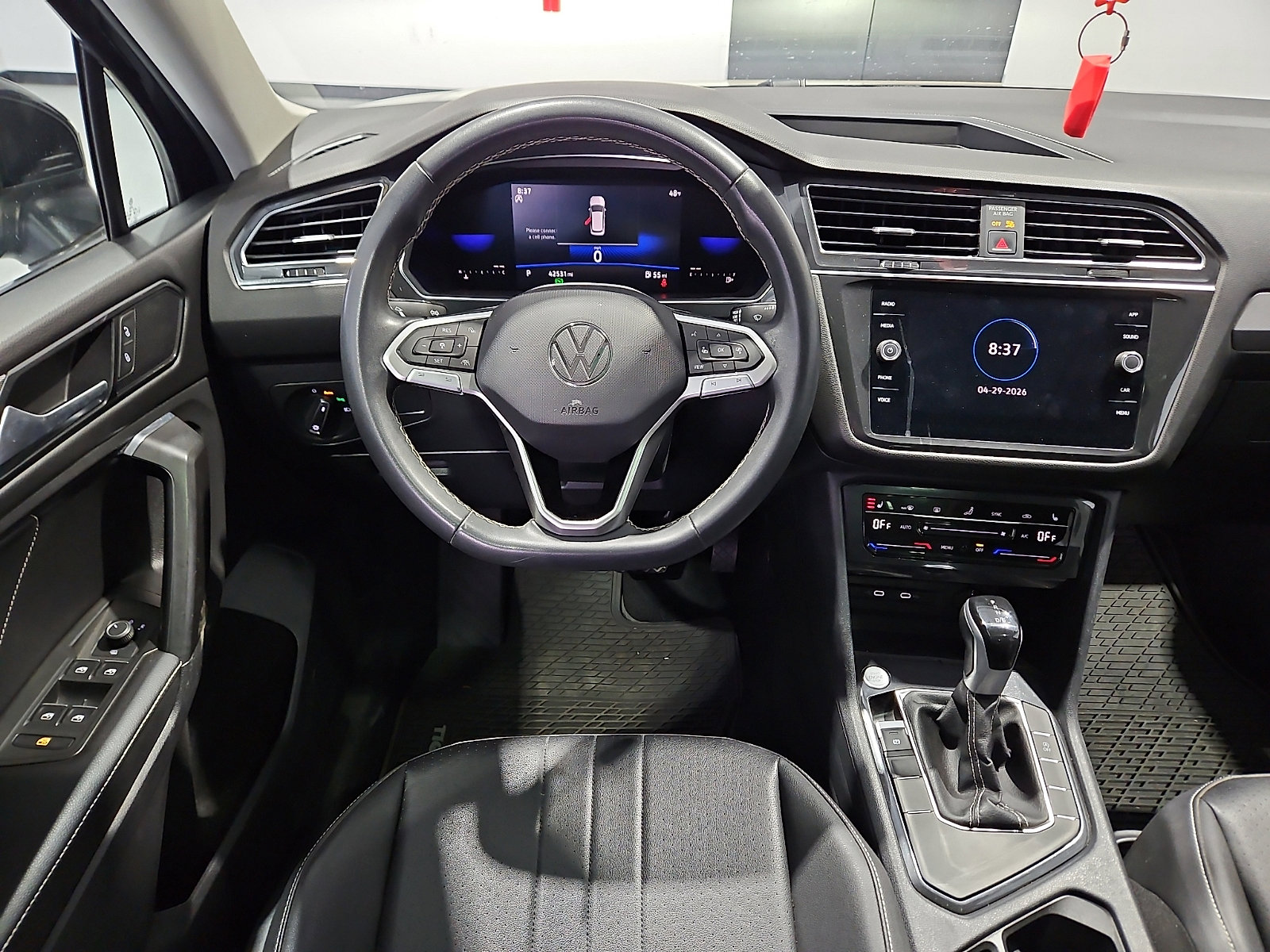 Certified 2023 Volkswagen Tiguan SE w/ Panoramic Sunroof Package FWD image 8