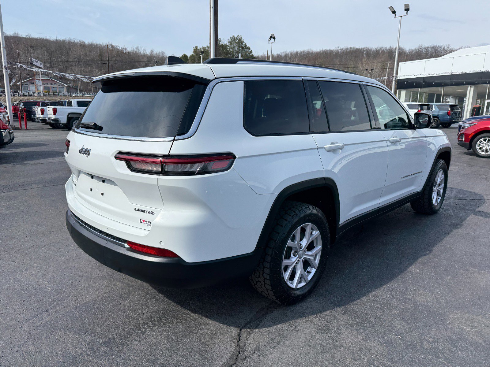 Used 2022 Jeep Grand Cherokee L Limited AWD/4WD image 5