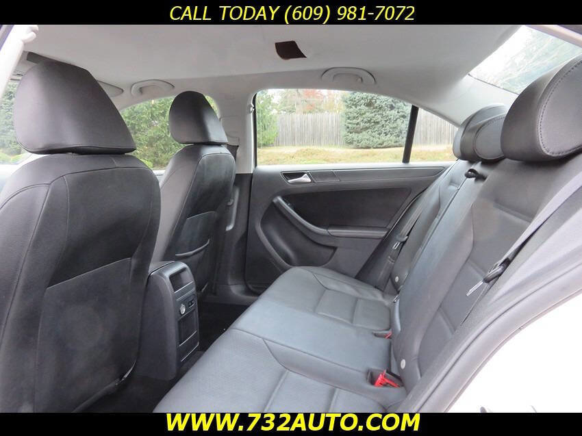Used 2011 Volkswagen Jetta SE FWD image 9