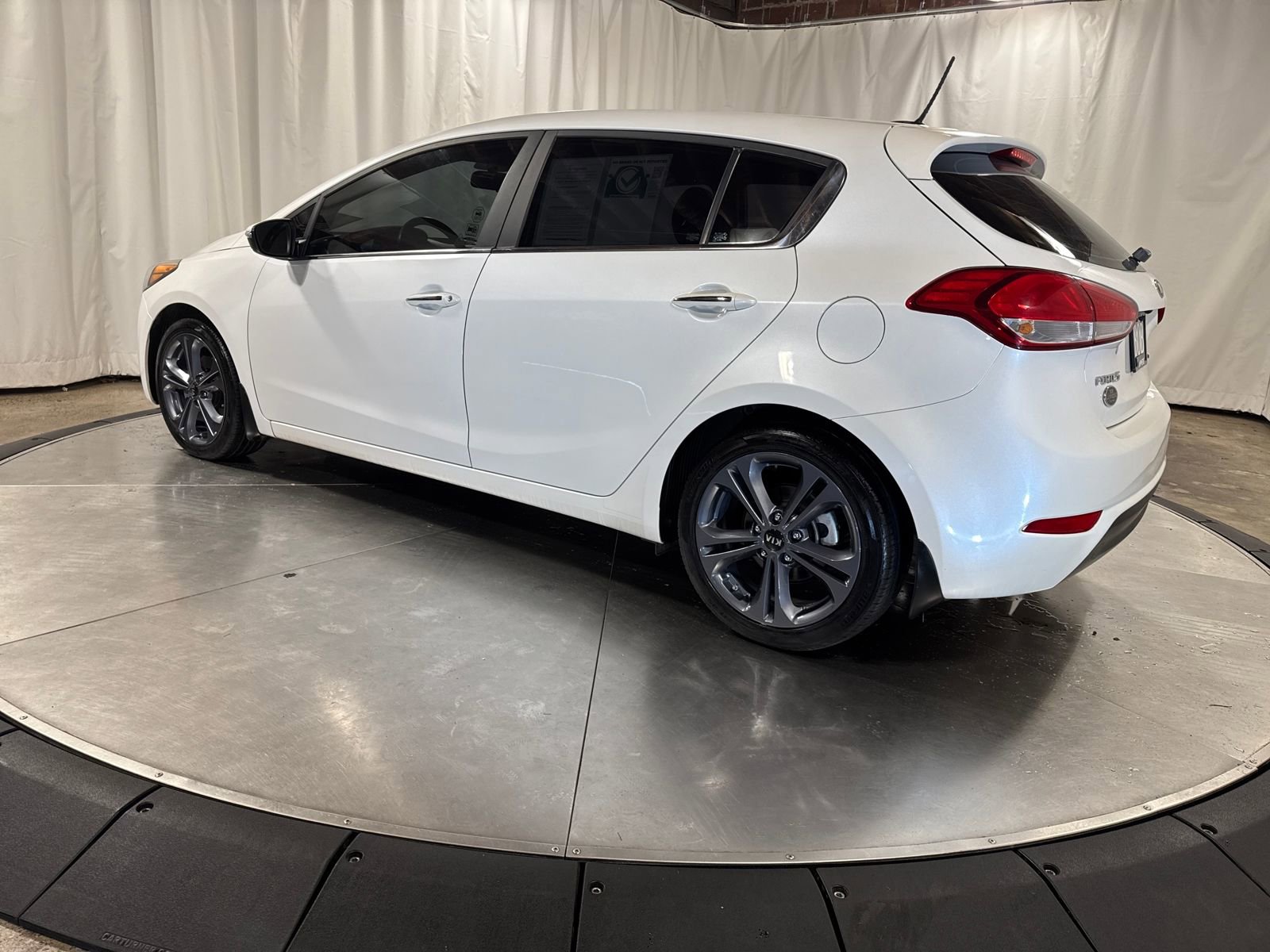 Used 2016 Kia Forte EX image 7