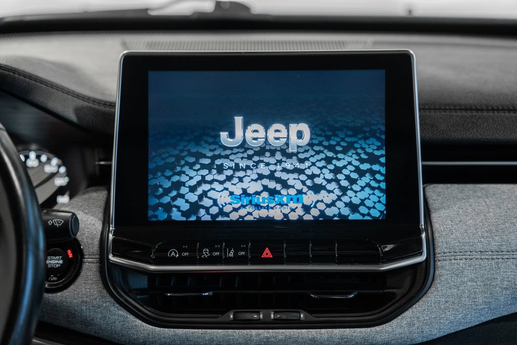Certified 2022 Jeep Compass Latitude w/ Sun and Sound Group AWD/4WD image 17