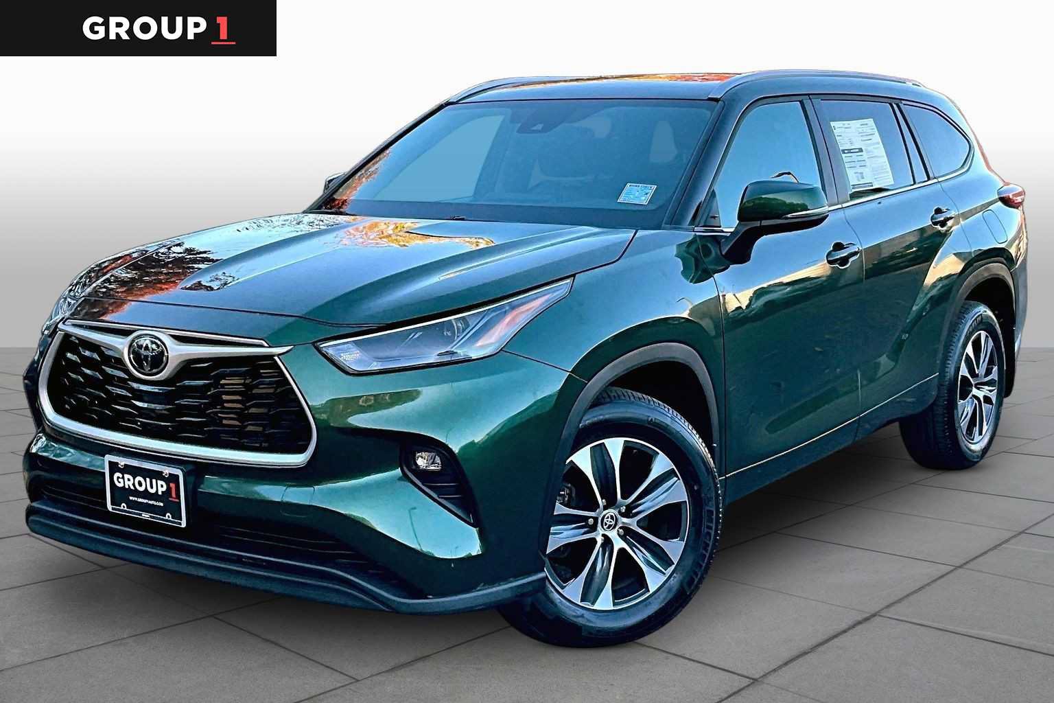 Used 2023 Toyota Highlander XLE AWD/4WD image 1