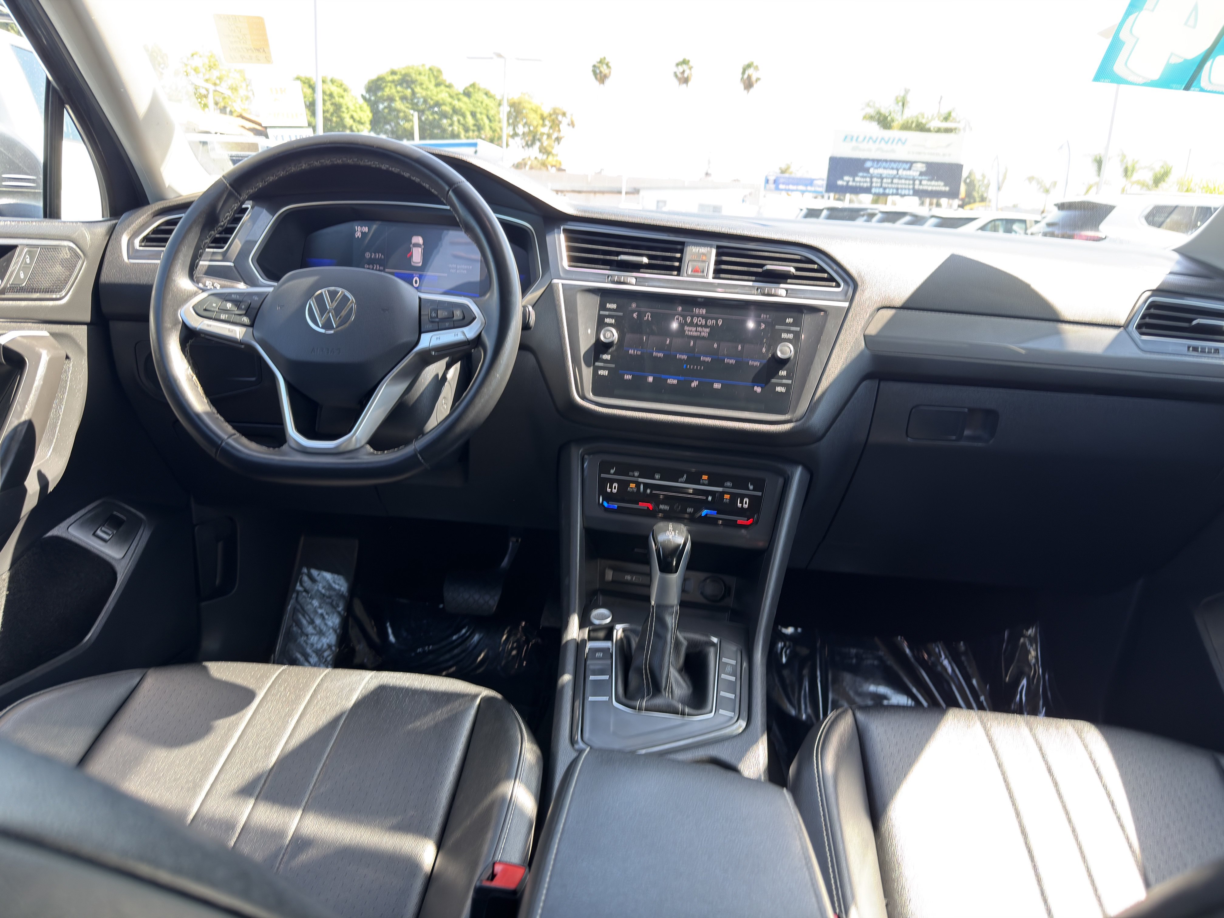 Used 2024 Volkswagen Tiguan SE FWD image 24