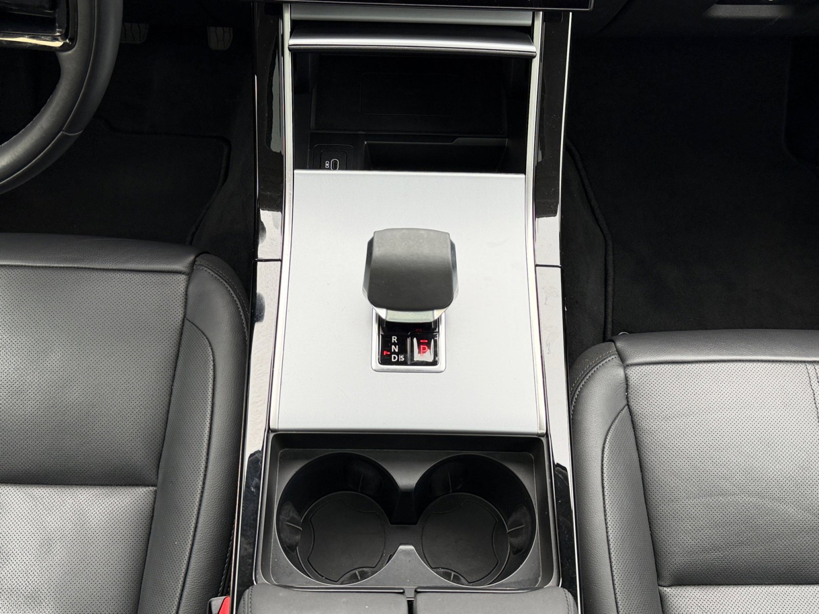 Used 2024 Land Rover Range Rover Velar S AWD/4WD image 15