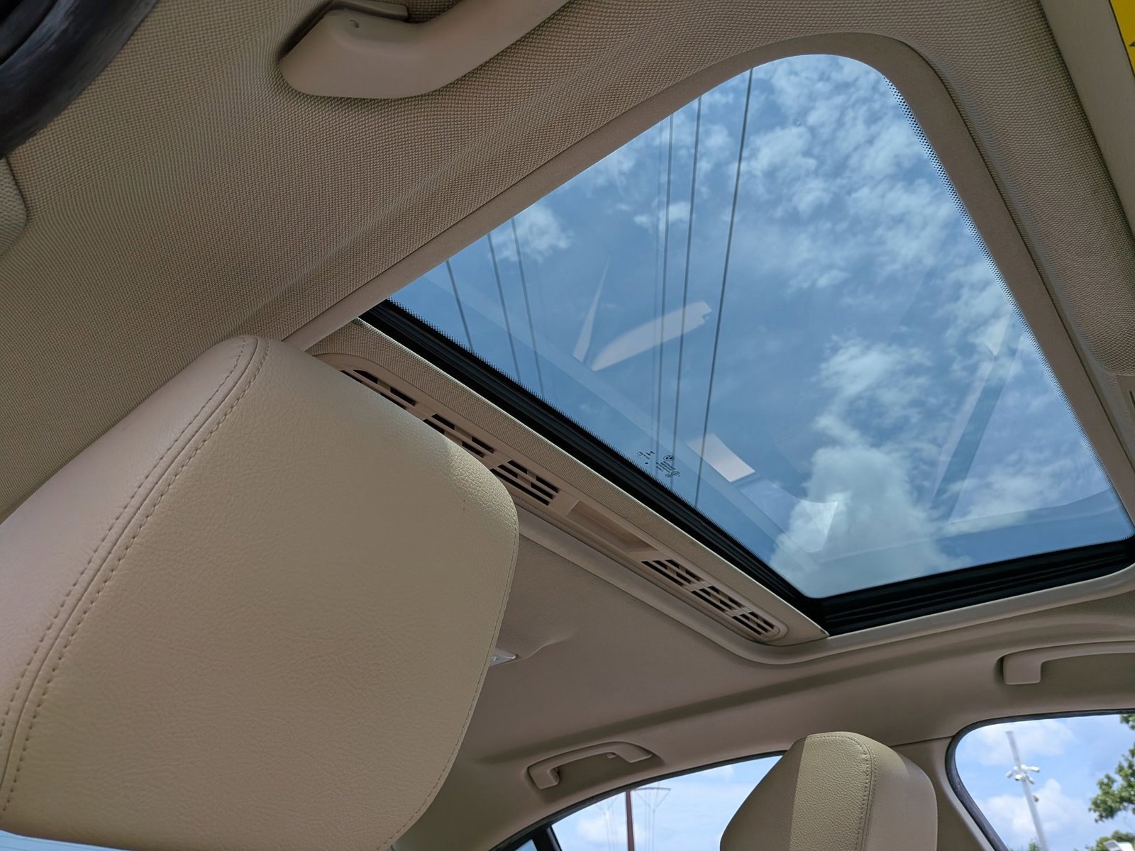 Used 2015 BMW 320i Sedan RWD image 17