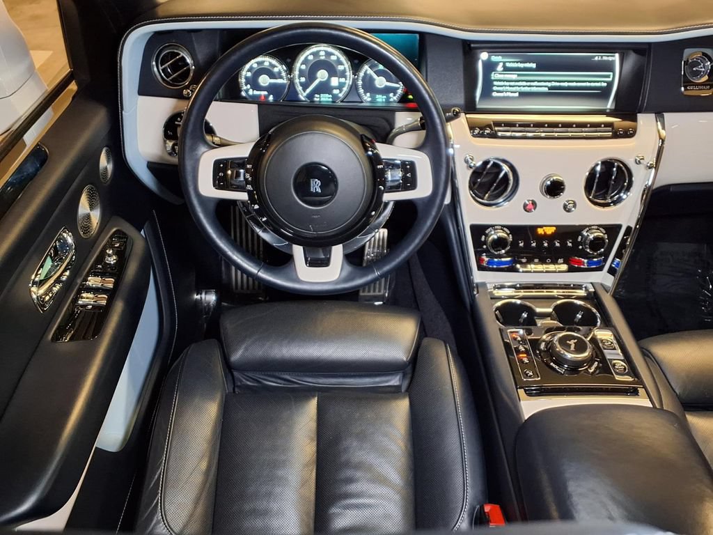 Used 2023 Rolls-Royce Cullinan AWD/4WD image 17