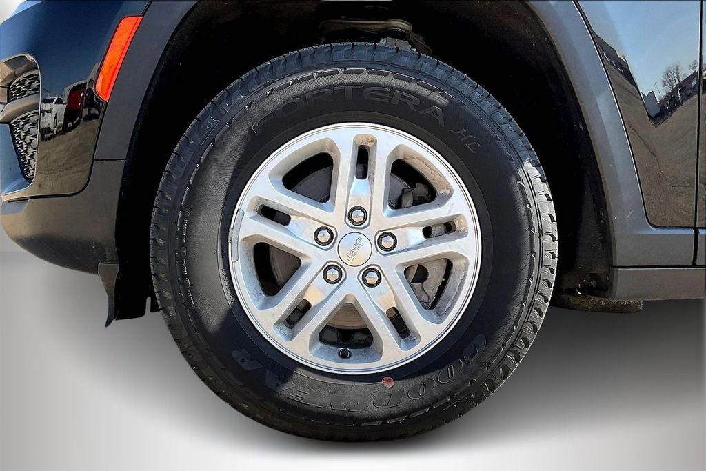 Used 2023 Jeep Grand Cherokee Laredo w/ Trailer Tow Prep Group (B) image 34