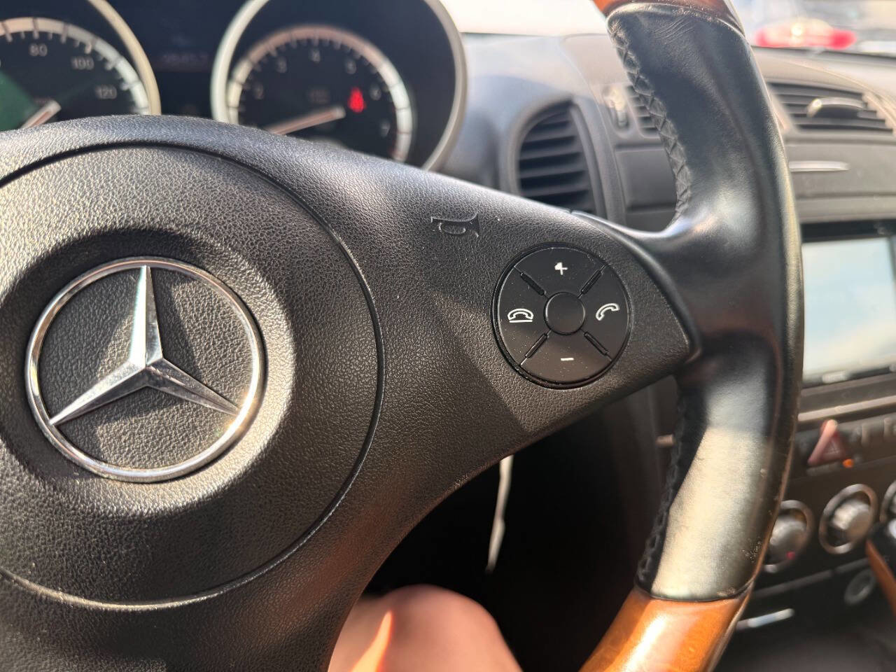 Used 2011 Mercedes-Benz SLK 300 image 28