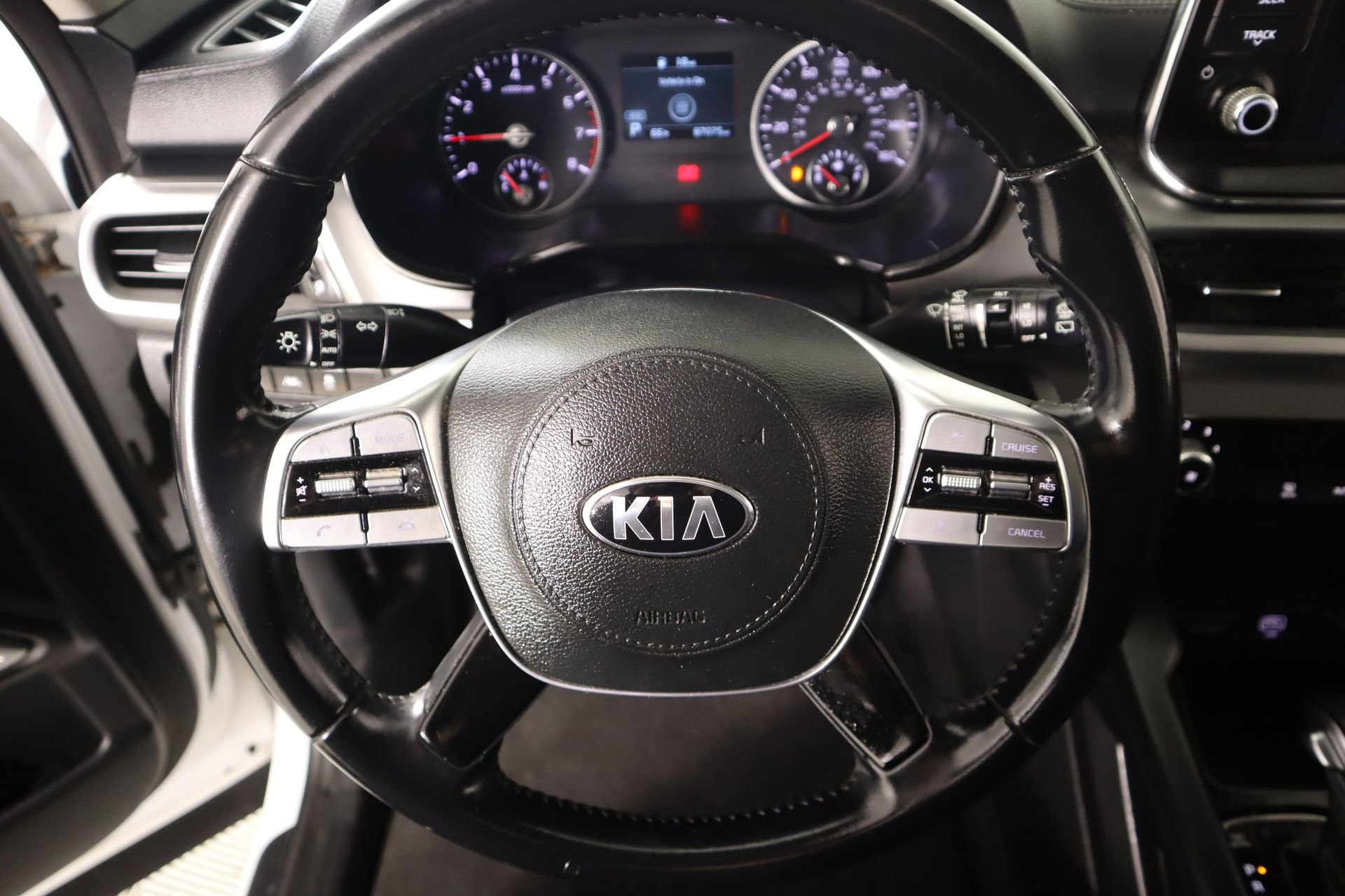 Used 2021 Kia Telluride LX image 3