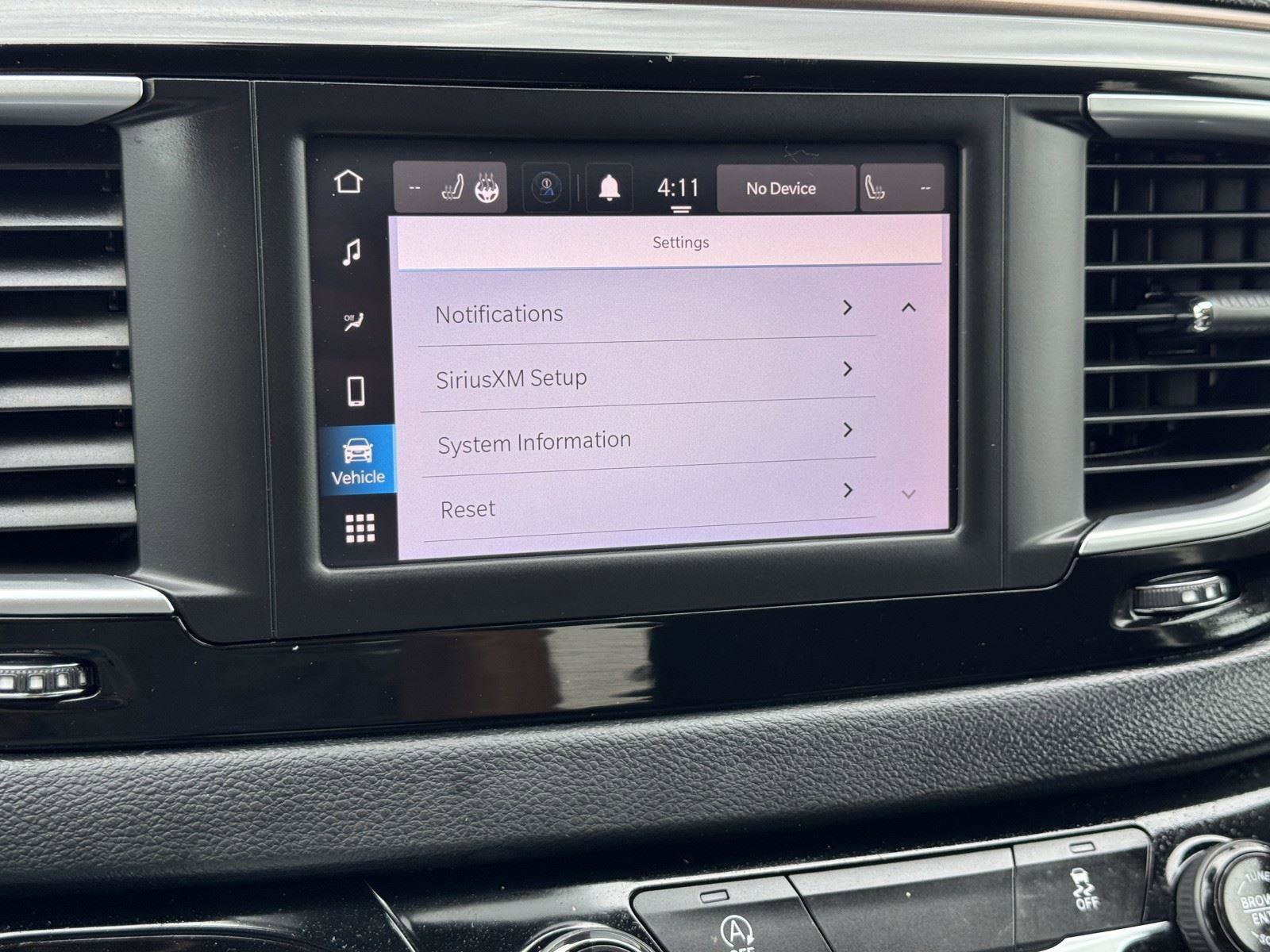 Used 2023 Chrysler Voyager LX image 14