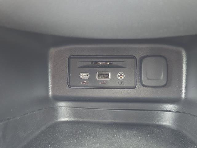 Used 2023 Chevrolet Equinox LT FWD image 24