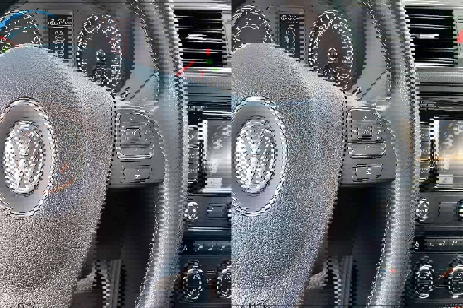 Used 2013 Volkswagen Jetta SEL image 23