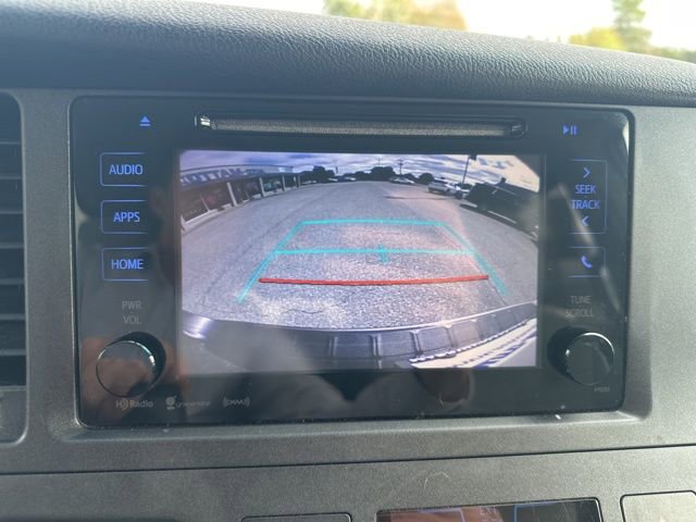 Used 2017 Toyota Sienna LE image 28