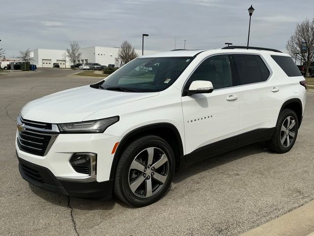 Used 2023 Chevrolet Traverse LT w/ LT Premium Package image 3