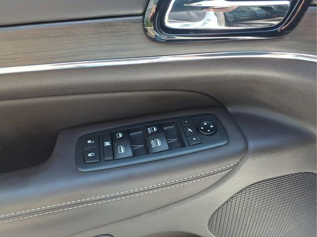 Used 2019 Jeep Grand Cherokee Overland AWD/4WD image 15