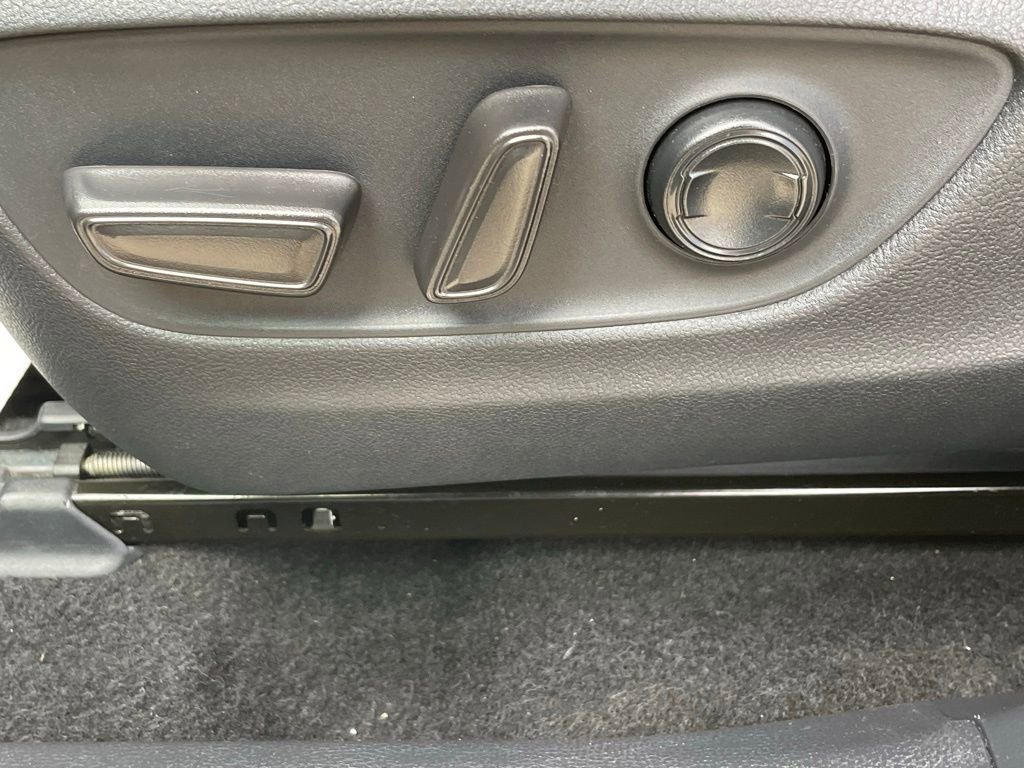 Used 2019 Toyota RAV4 Limited w/ Carpet Mat Package image 28