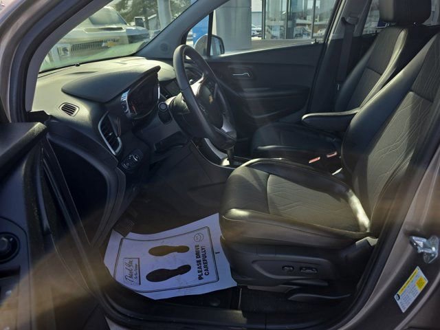 Used 2021 Chevrolet Trax LT w/ LT Convenience Package image 22