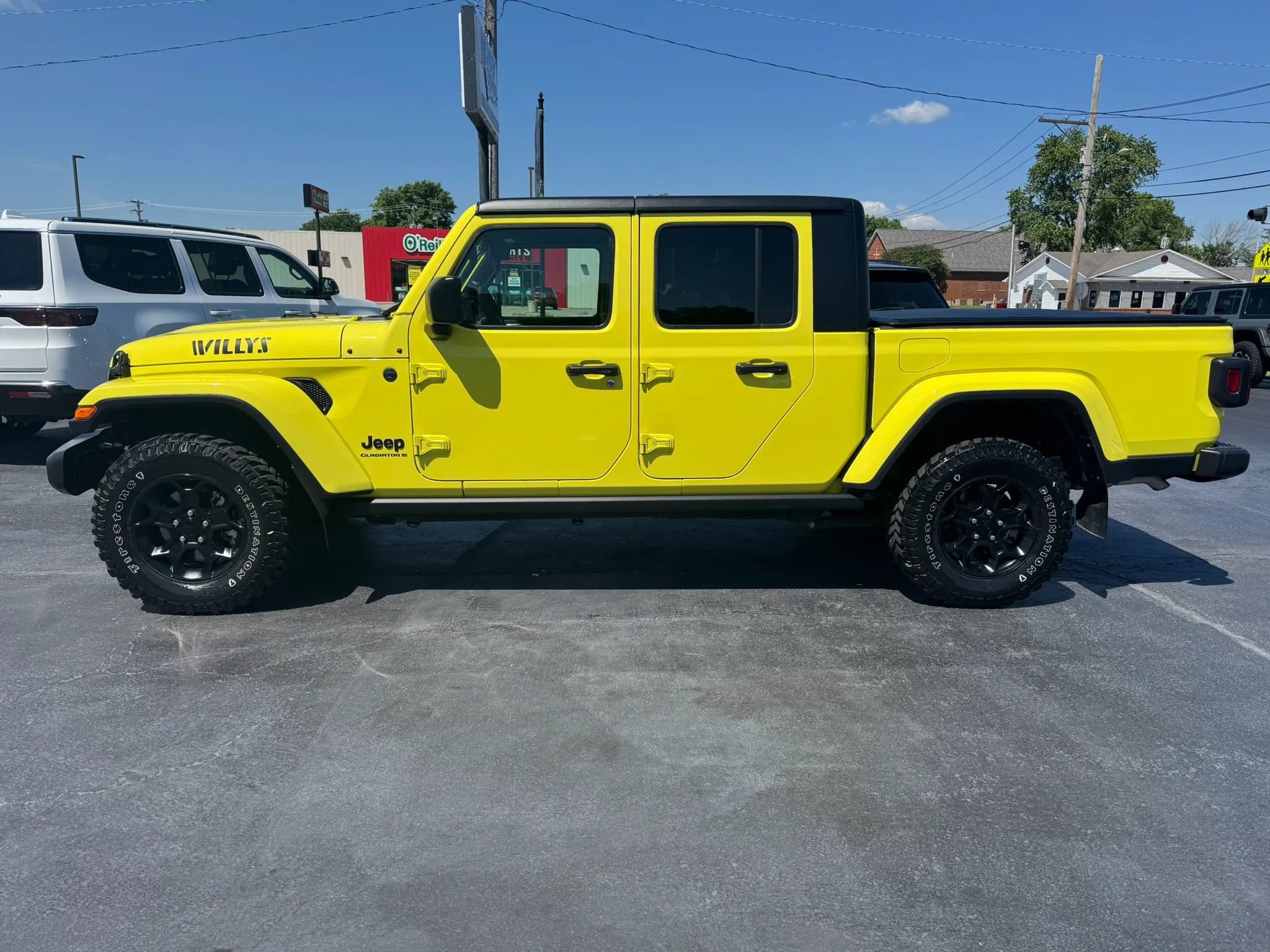 Used 2023 Jeep Gladiator Sport AWD/4WD image 2