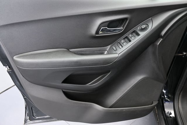 Used 2017 Chevrolet Trax LS FWD image 24