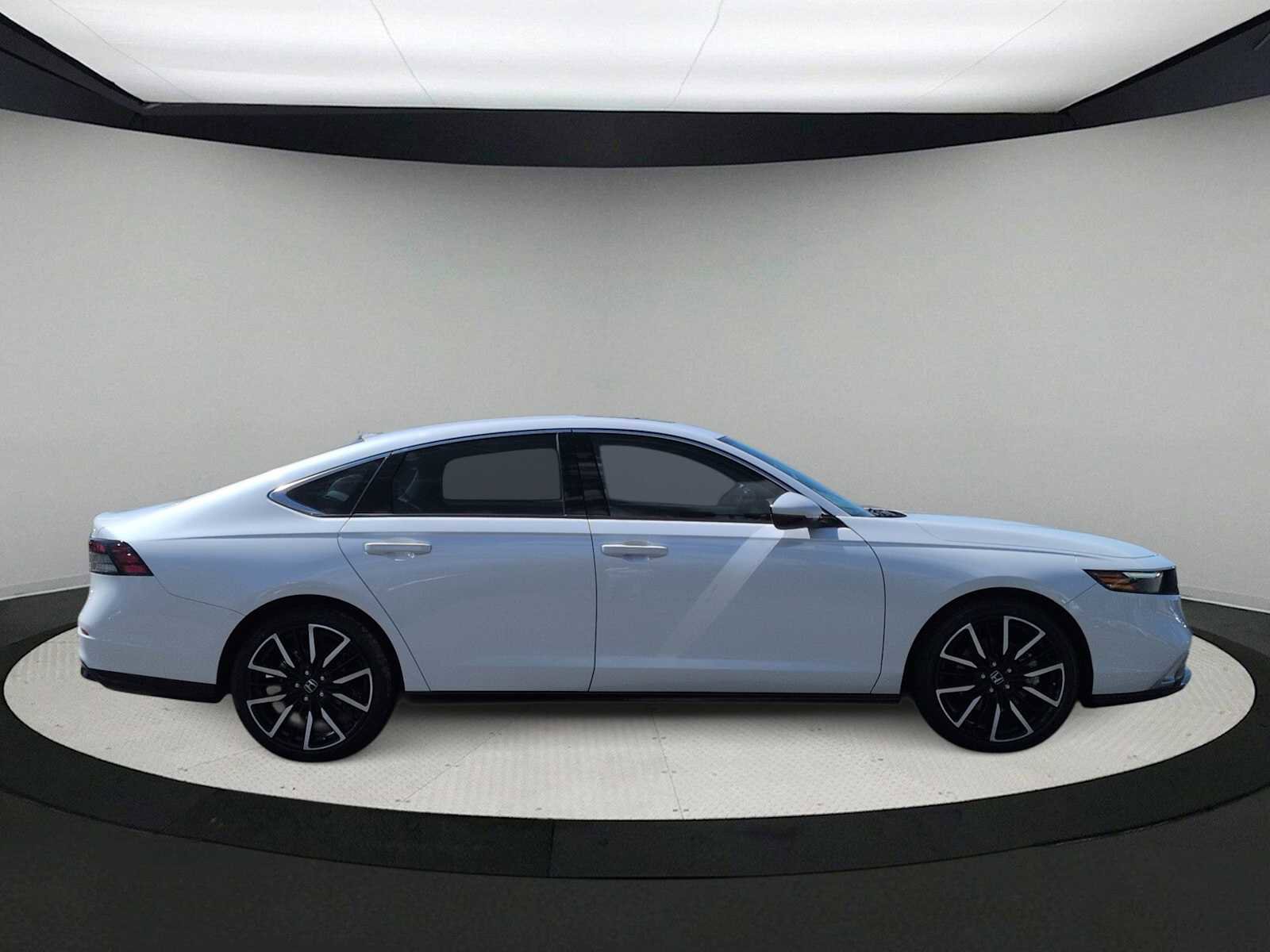 Used 2024 Honda Accord Touring image 9