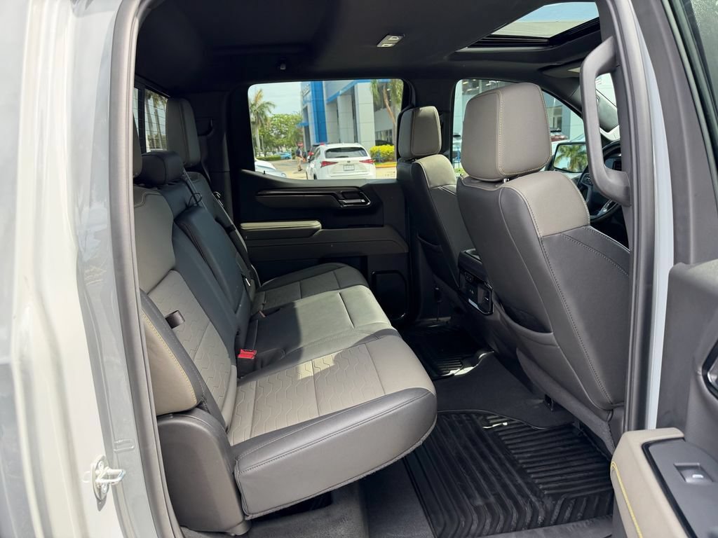 Used 2024 Chevrolet Silverado 1500 ZR2 w/ Technology Package AWD/4WD image 17