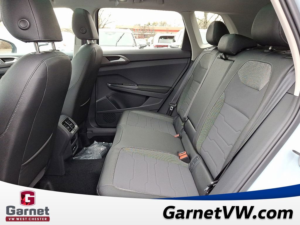 New 2026 Volkswagen Taos SE image 4