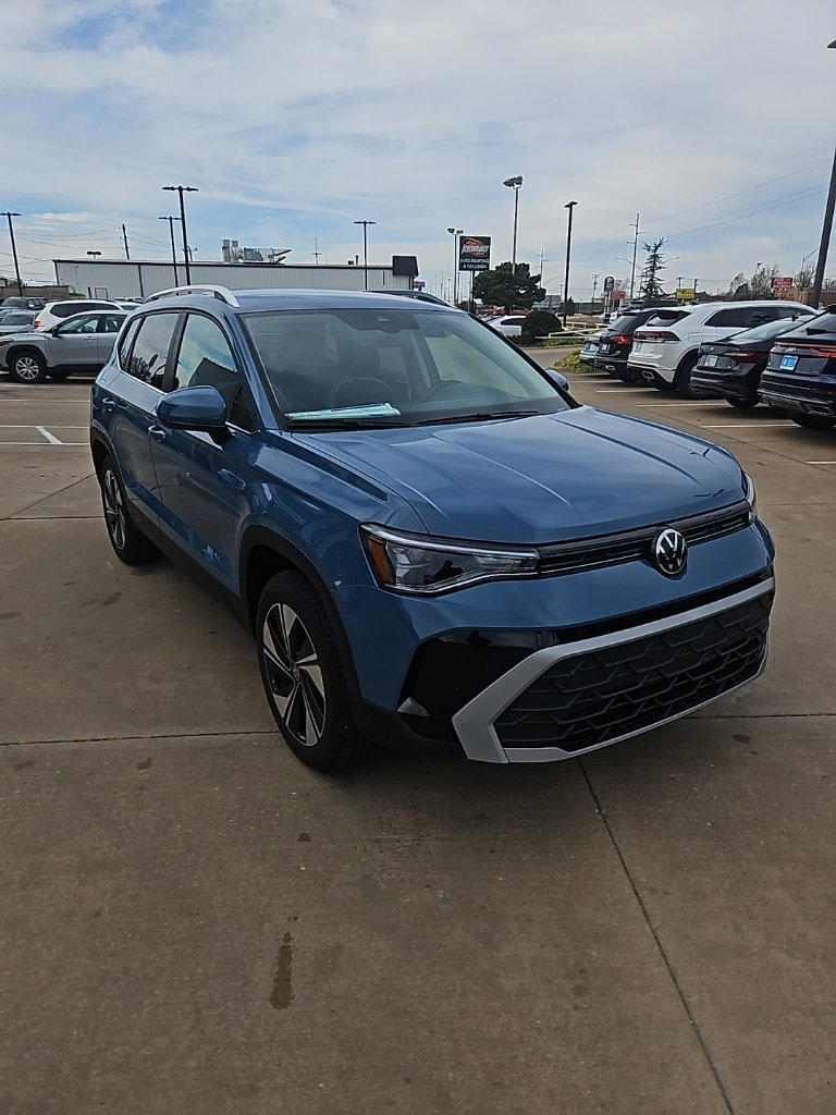 New 2026 Volkswagen Taos SE image 3