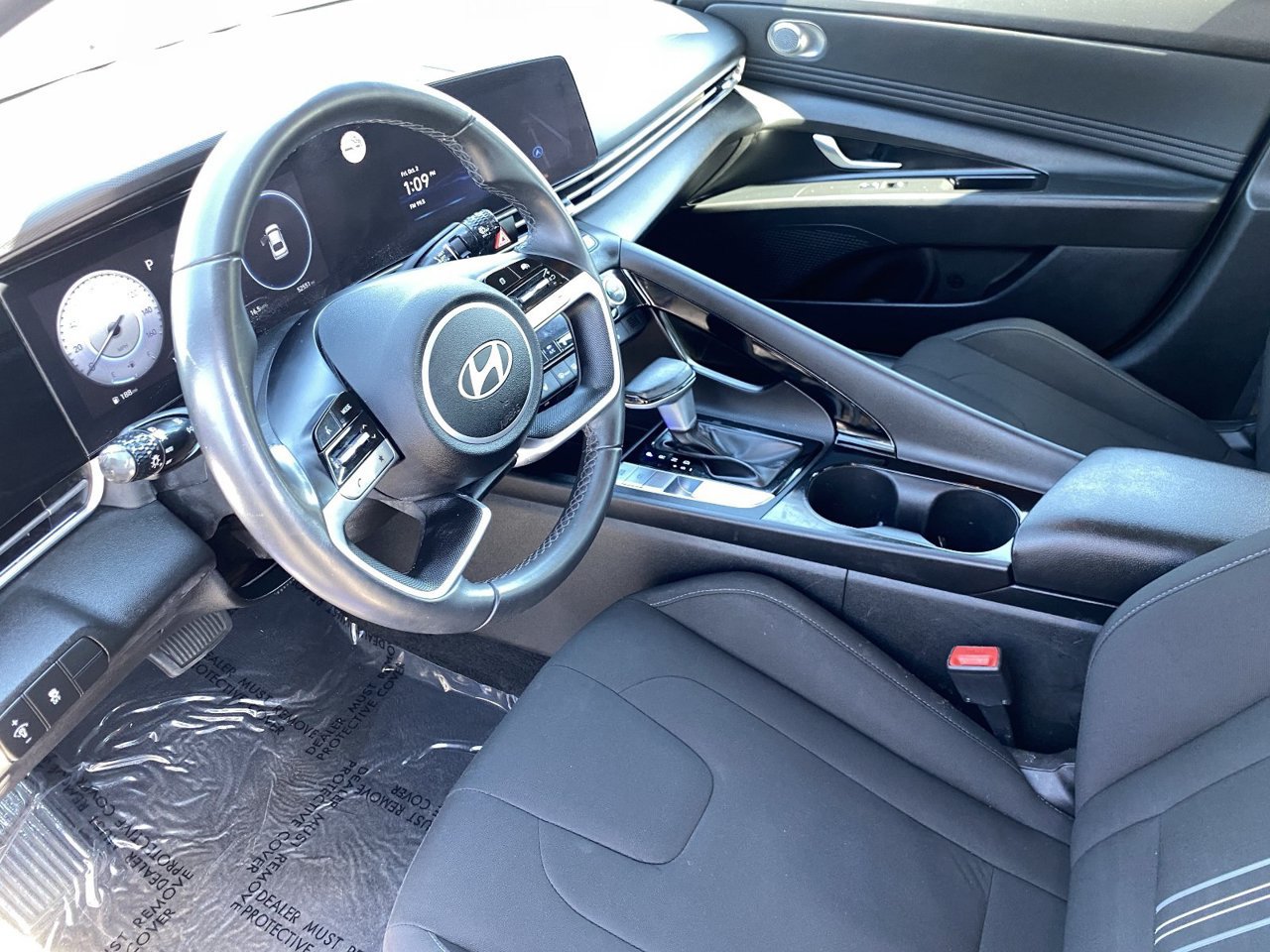 Used 2025 Hyundai Elantra SEL FWD image 29