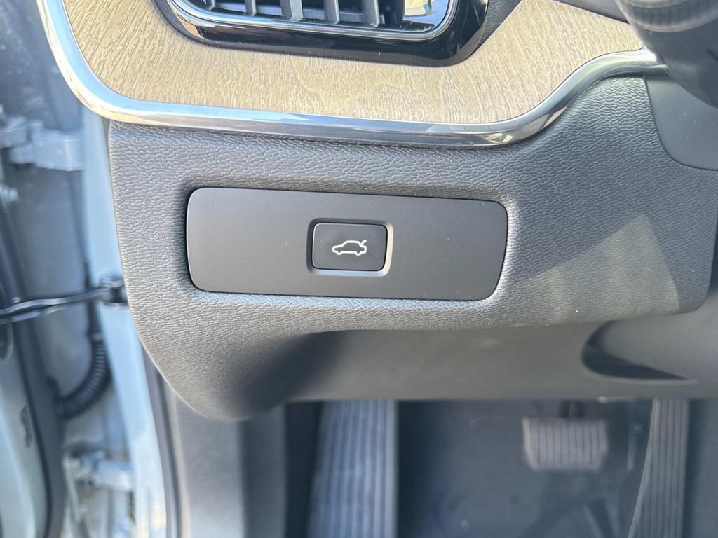 New 2026 Volvo XC60 B5 Core AWD/4WD image 26