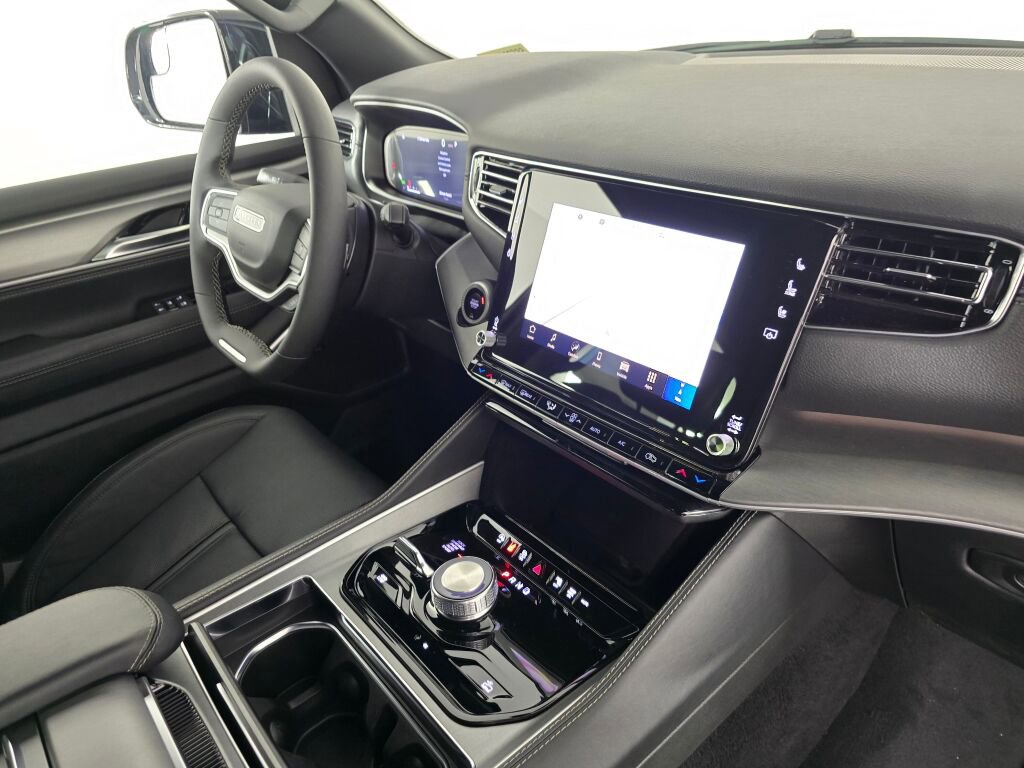 New 2025 Jeep Wagoneer 4WD w/ HD Trailer Tow Package image 28