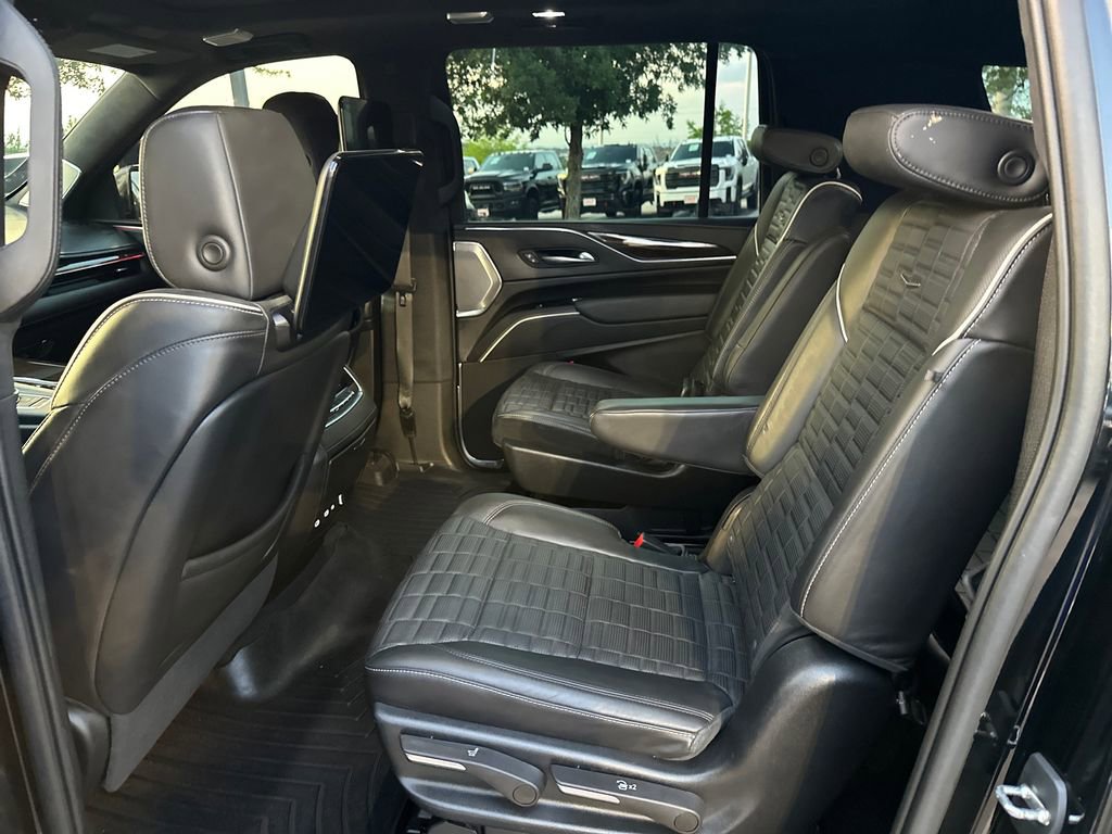 Used 2023 Cadillac Escalade ESV Sport Platinum w/ LPO, ONYX Package AWD/4WD image 38